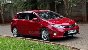 Toyota Auris 2014 Red