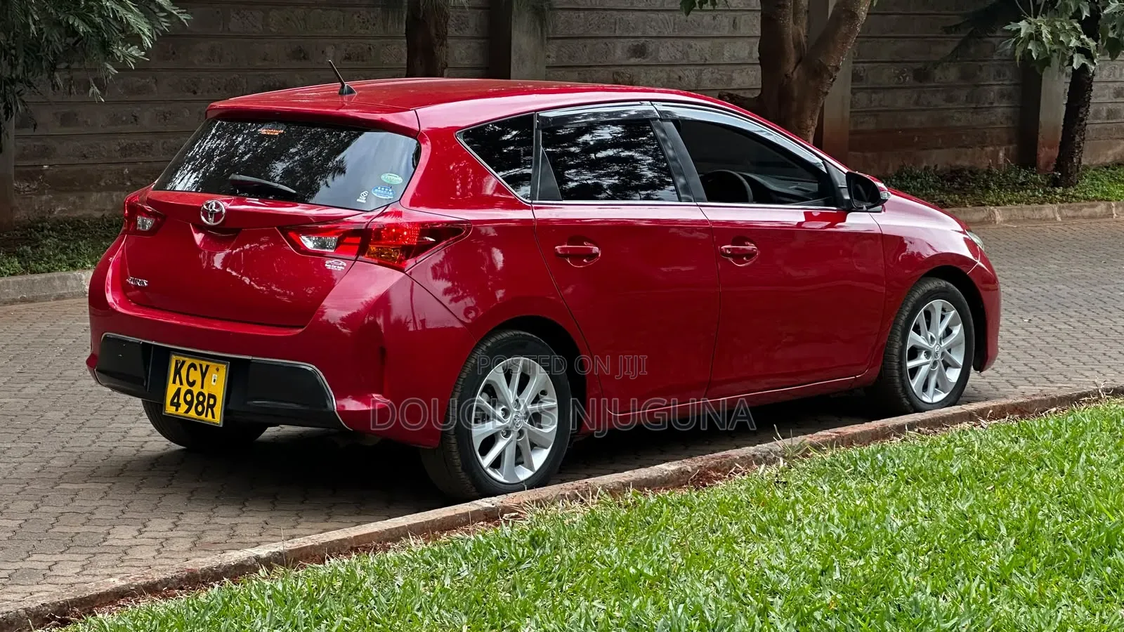 Toyota Auris 2014 Red