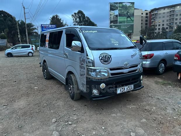 Toyota HiAce 2010 Silver - thumbnail 3