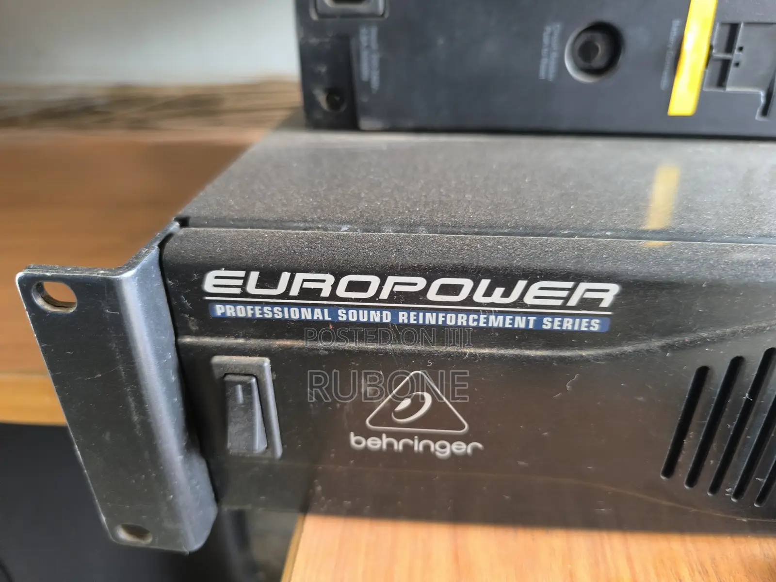 Behringer Europower Ep2000 Professional Stereo Power Amp