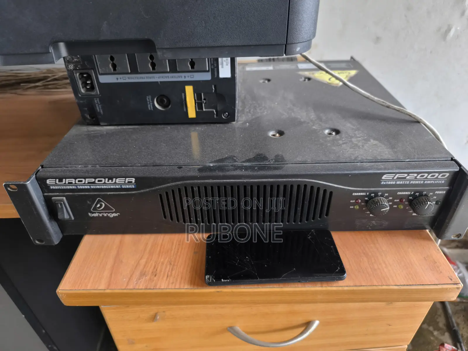 Behringer Europower Ep2000 Professional Stereo Power Amp