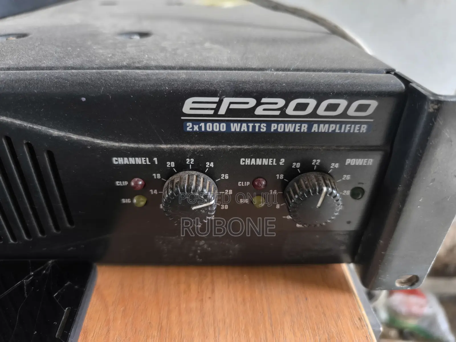 Behringer Europower Ep2000 Professional Stereo Power Amp