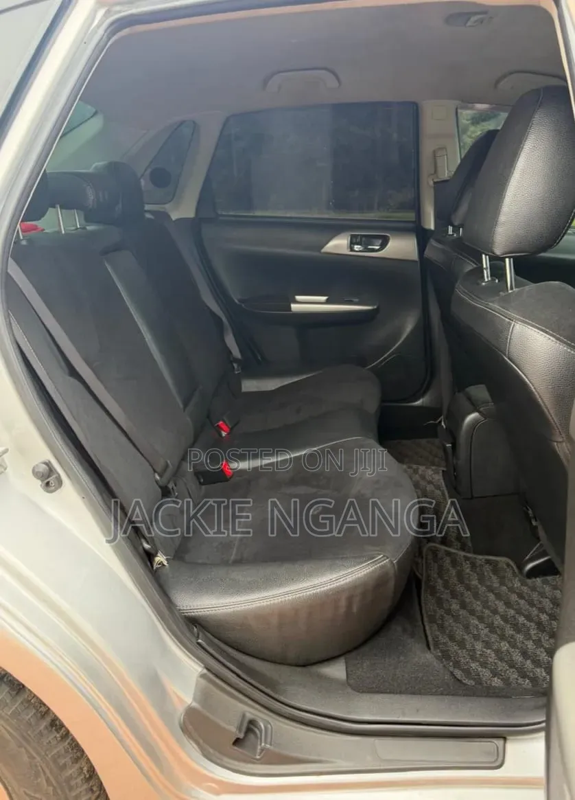Subaru Legacy 2010 Silver