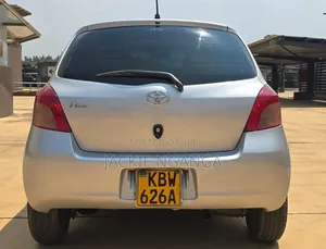 Toyota Vitz 2006 Silver