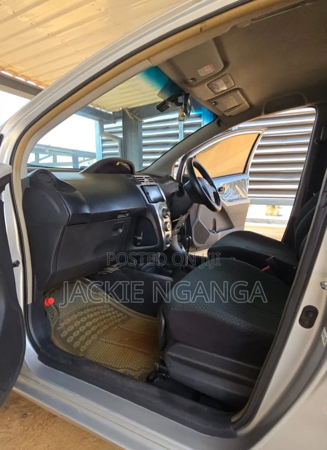 Toyota Vitz 2006 Silver