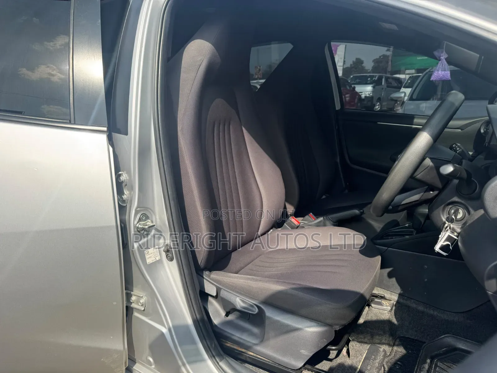 Toyota Yaris 2020 Silver