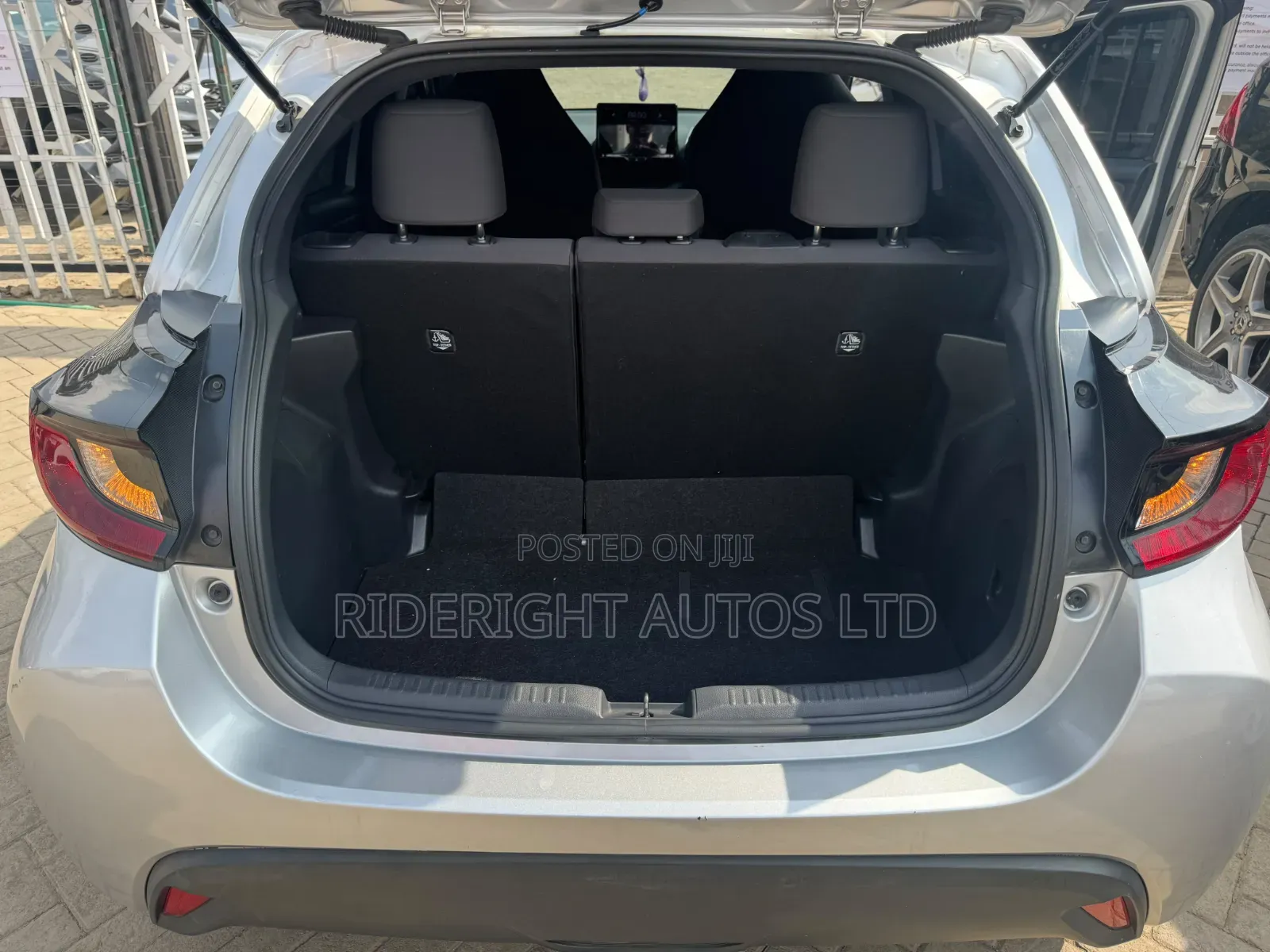 Toyota Yaris 2020 Silver