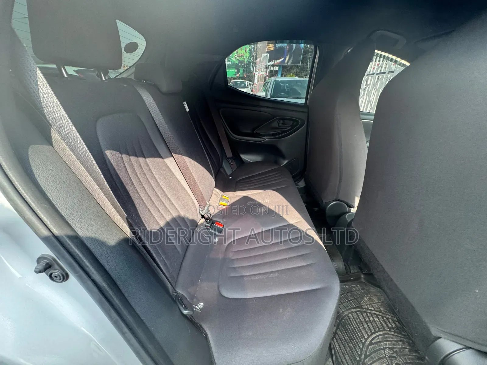 Toyota Yaris 2020 Silver