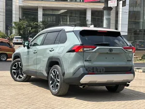 Toyota RAV4 2019 Green