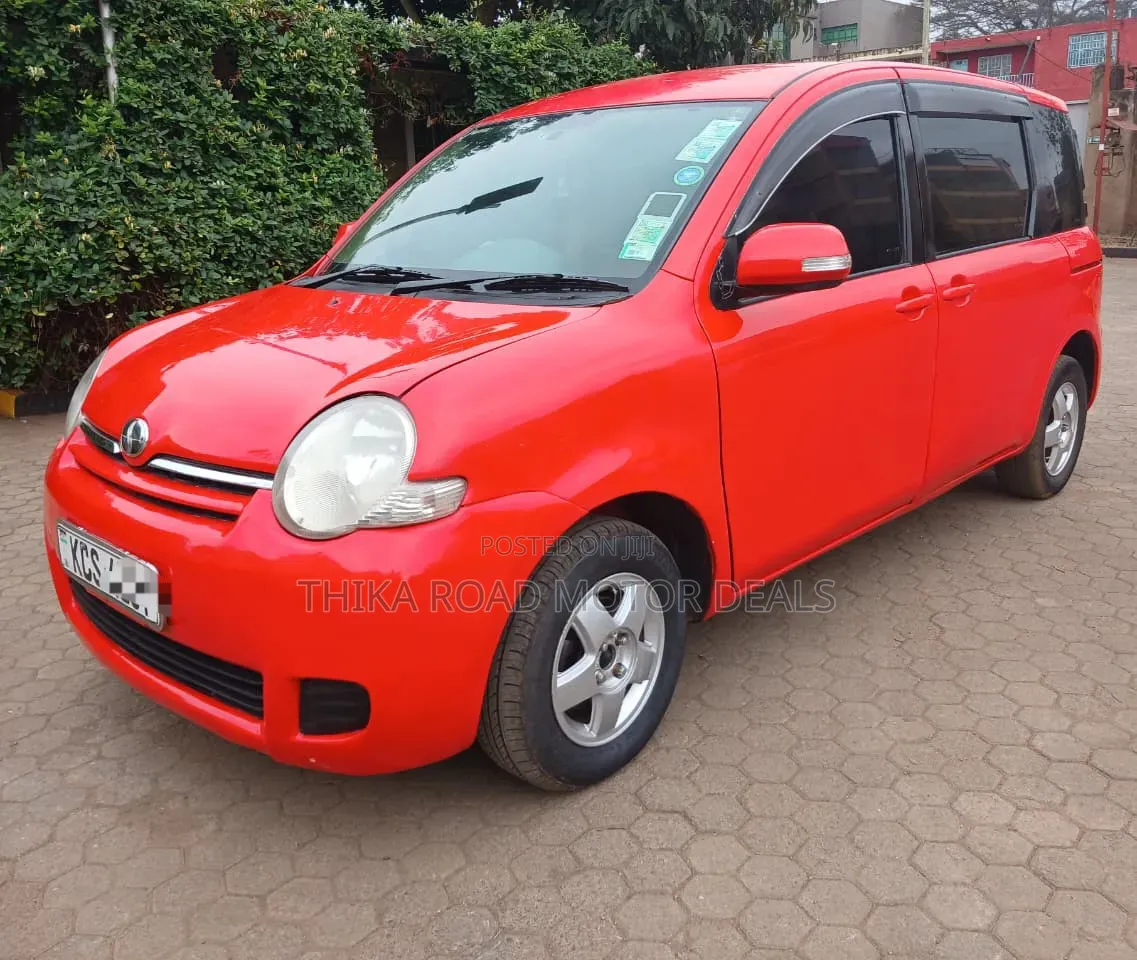 Toyota Sienta 2011 Red