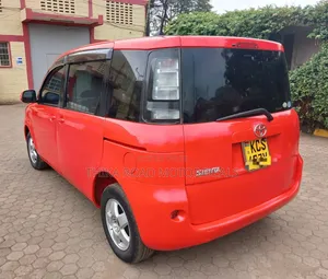 Toyota Sienta 2011 Red