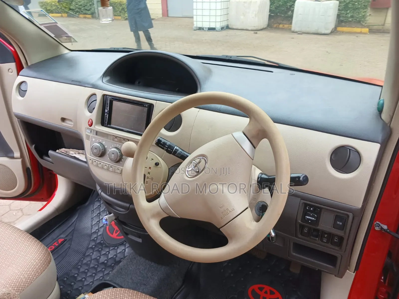 Toyota Sienta 2011 Red