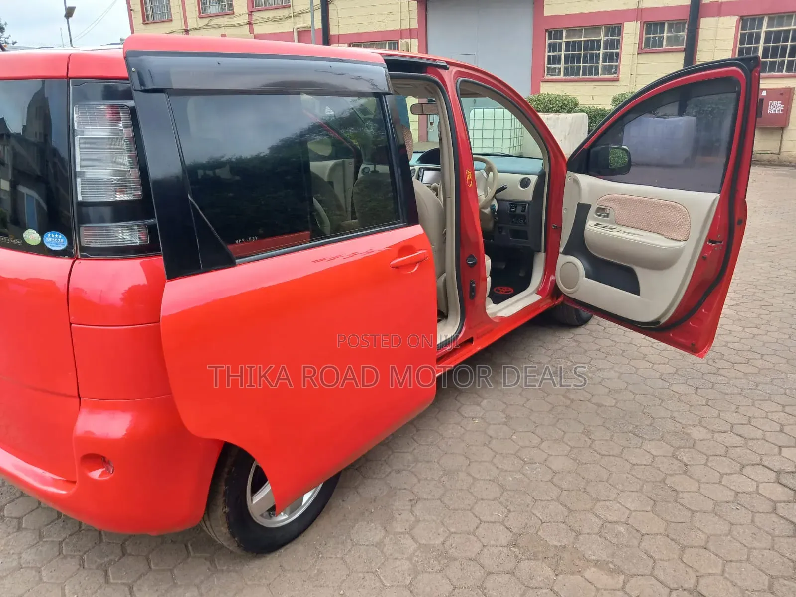 Toyota Sienta 2011 Red