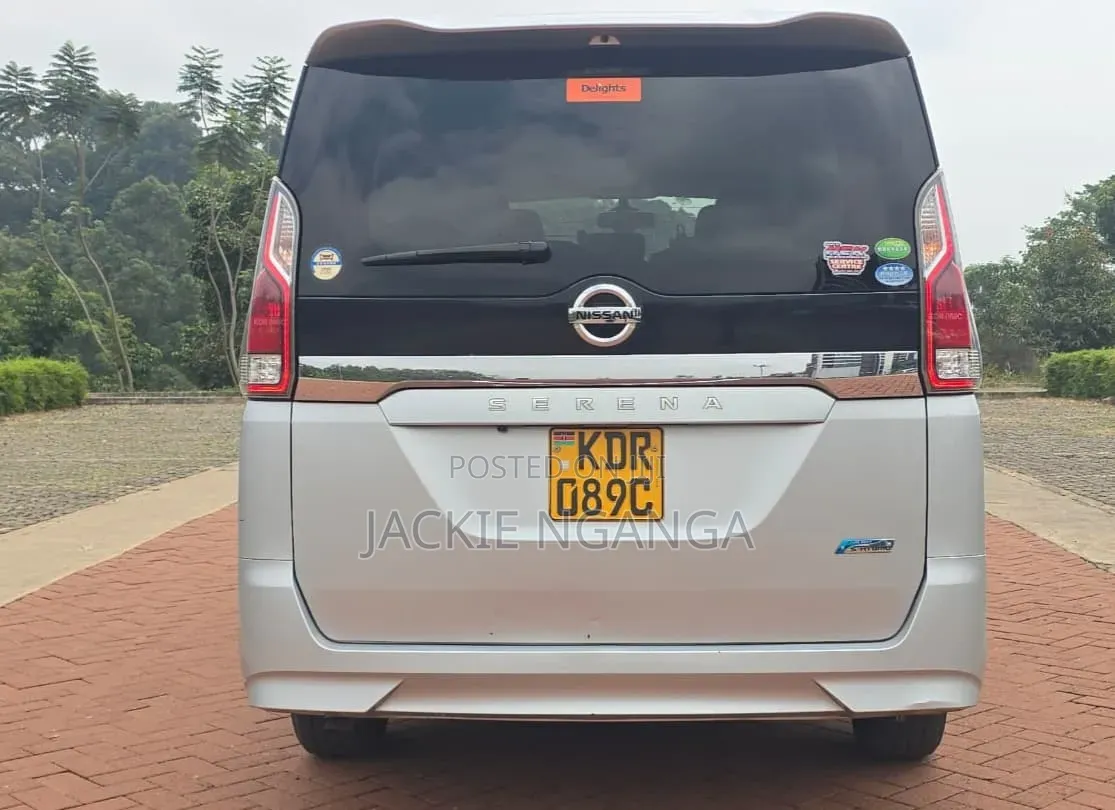 Nissan Serena 2017 Silver