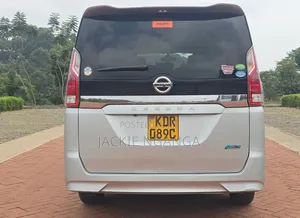 Nissan Serena 2017 Silver