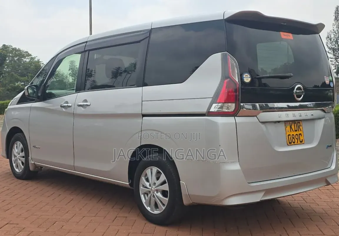 Nissan Serena 2017 Silver