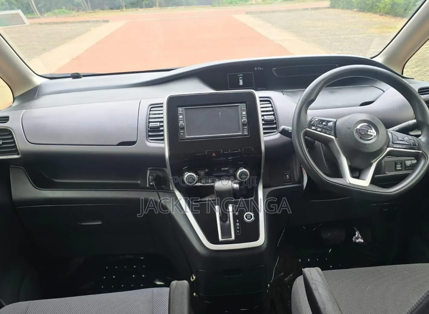 Nissan Serena 2017 Silver