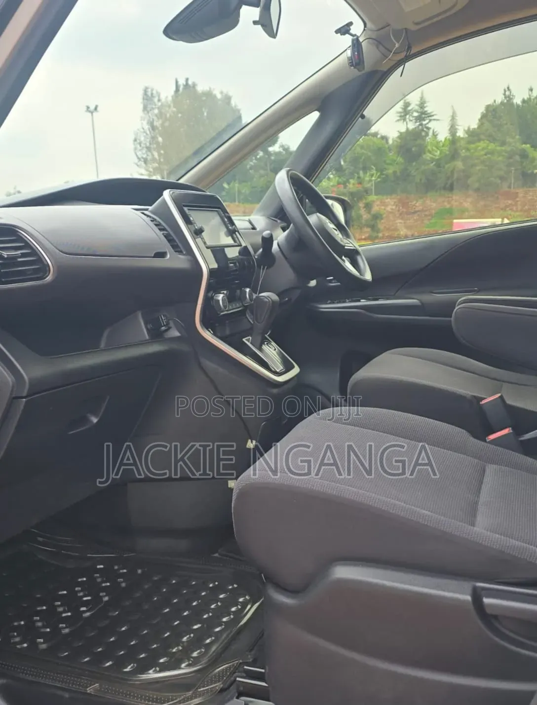 Nissan Serena 2017 Silver