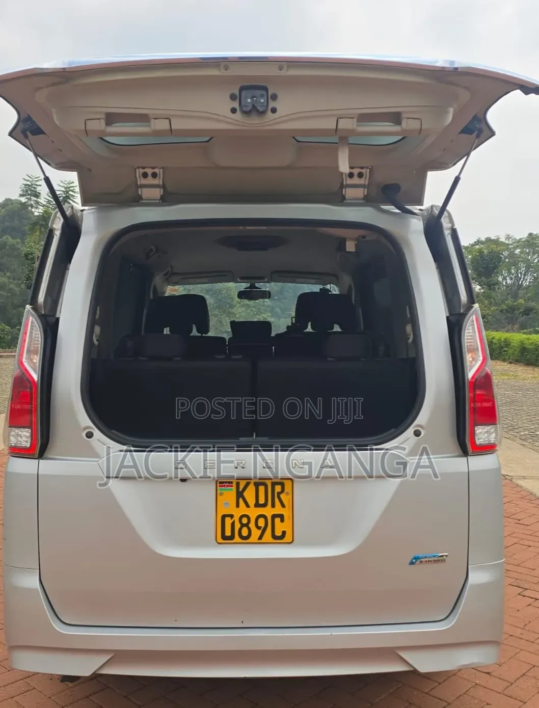 Nissan Serena 2017 Silver
