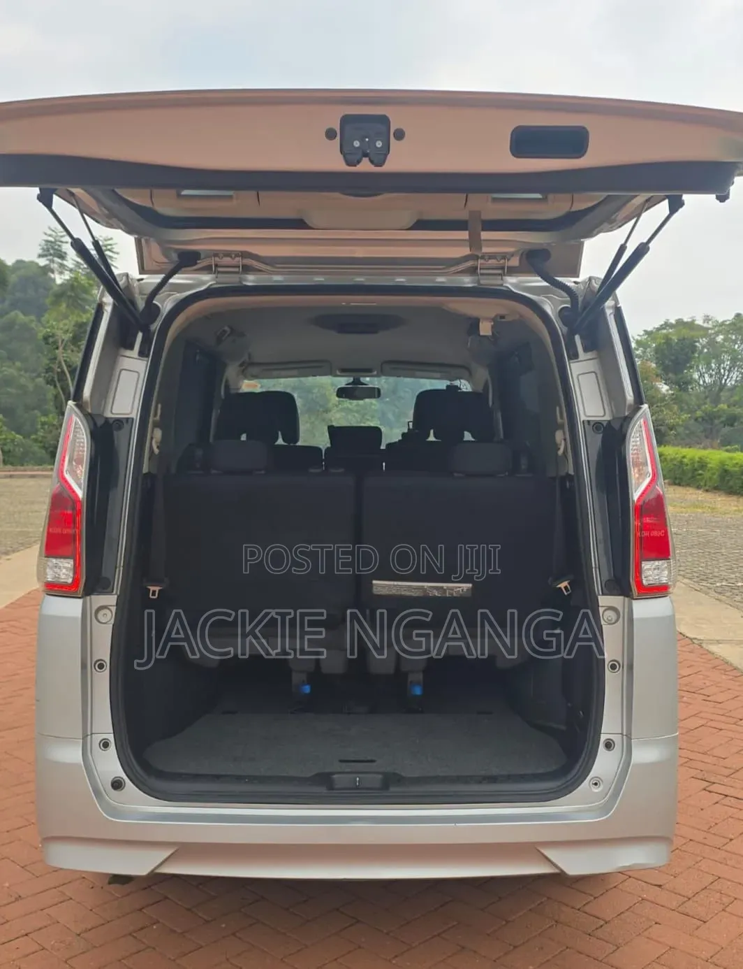 Nissan Serena 2017 Silver