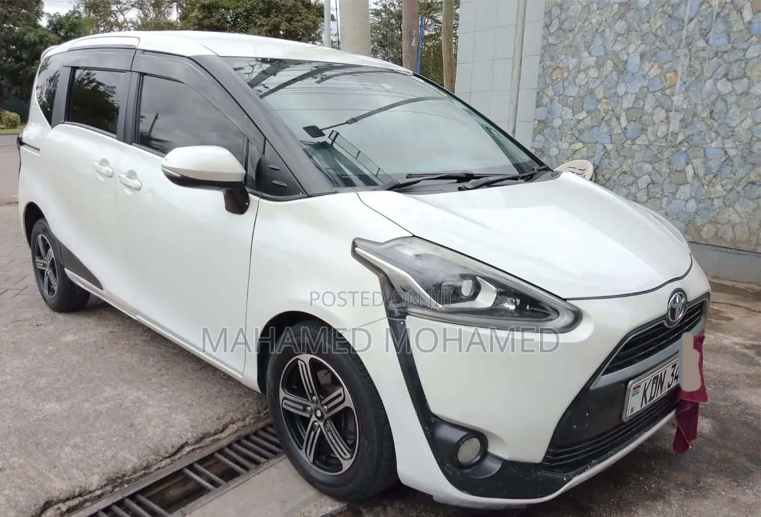 Toyota Sienta 2016 Brown