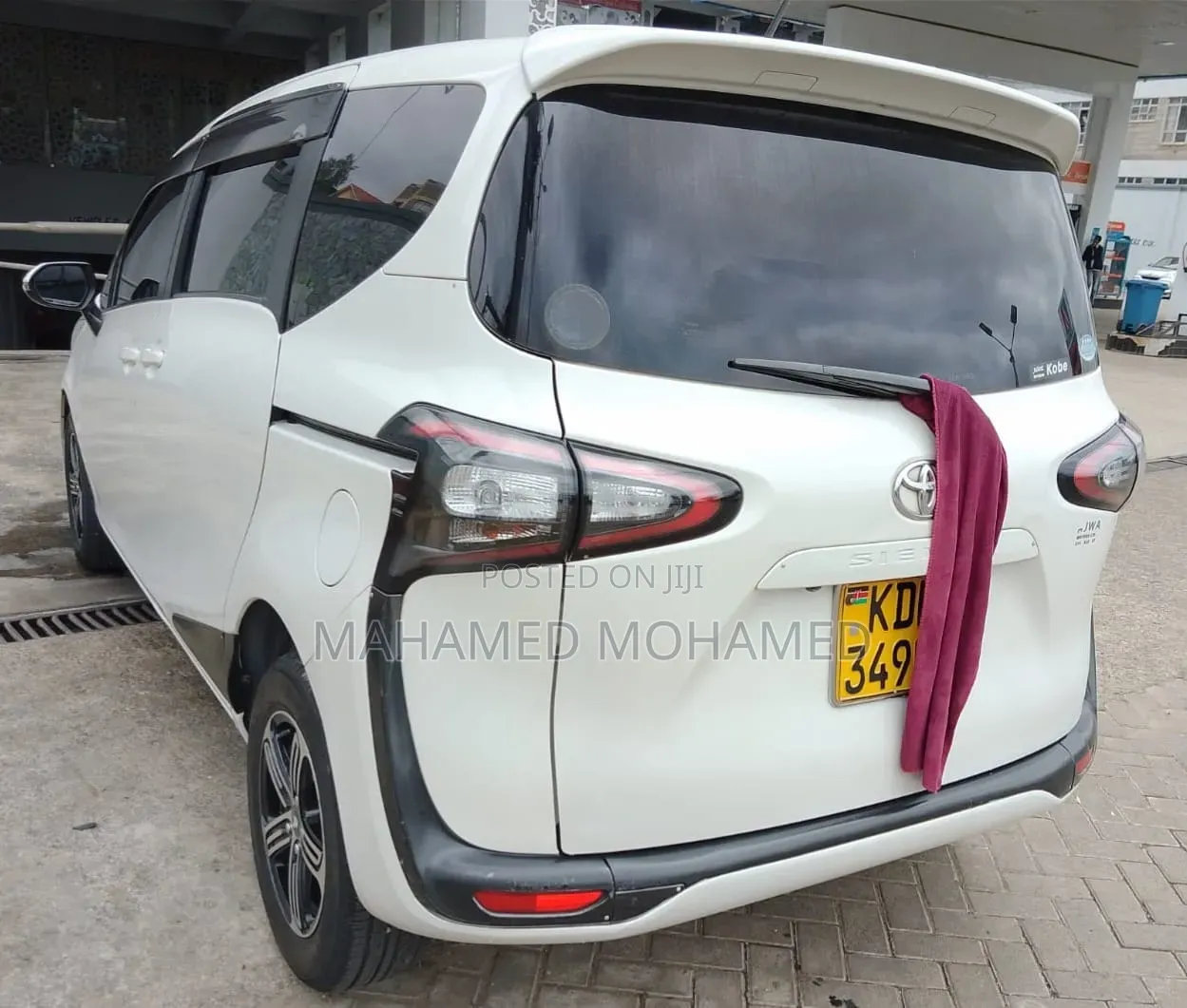 Toyota Sienta 2016 Brown