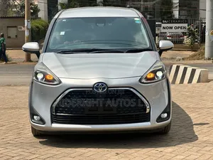 Toyota Sienta 2019 Silver