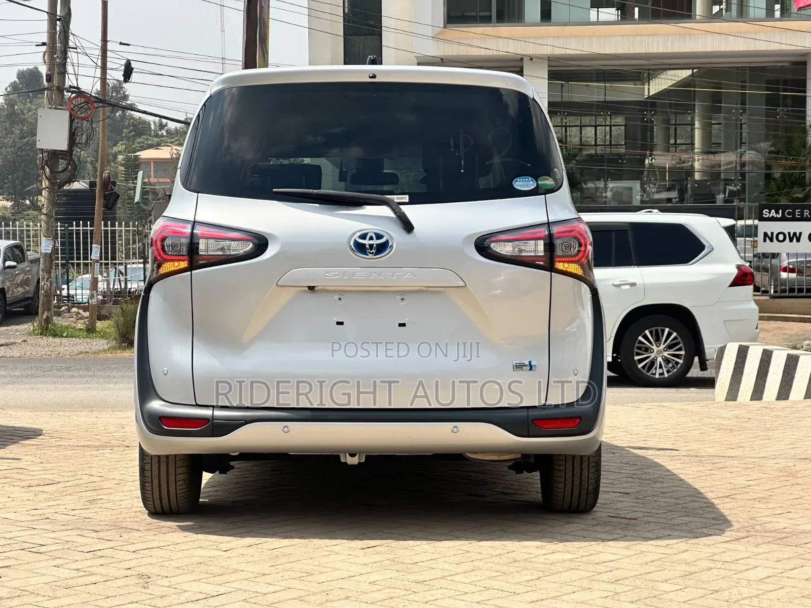 Toyota Sienta 2019 Silver