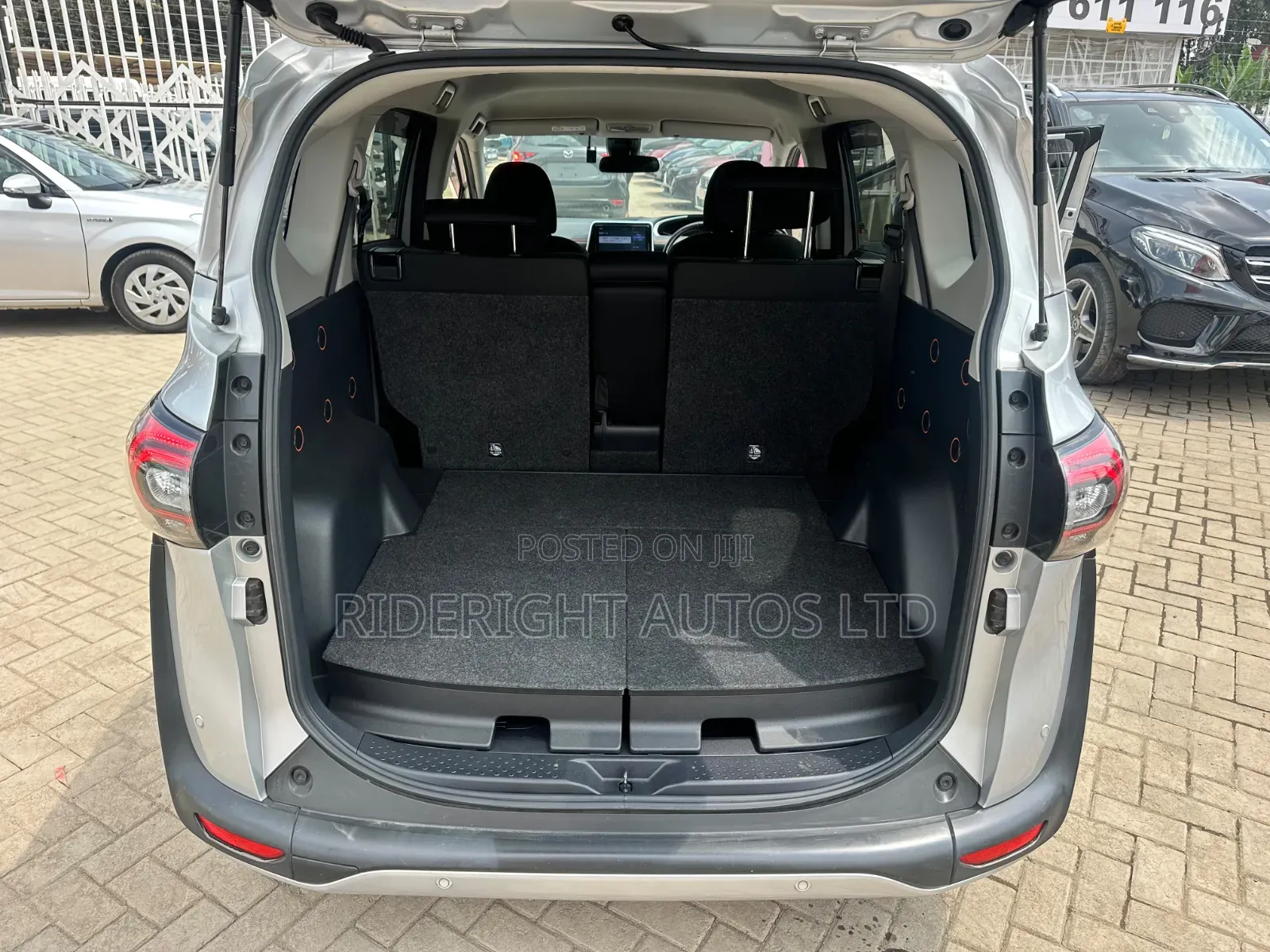 Toyota Sienta 2019 Silver