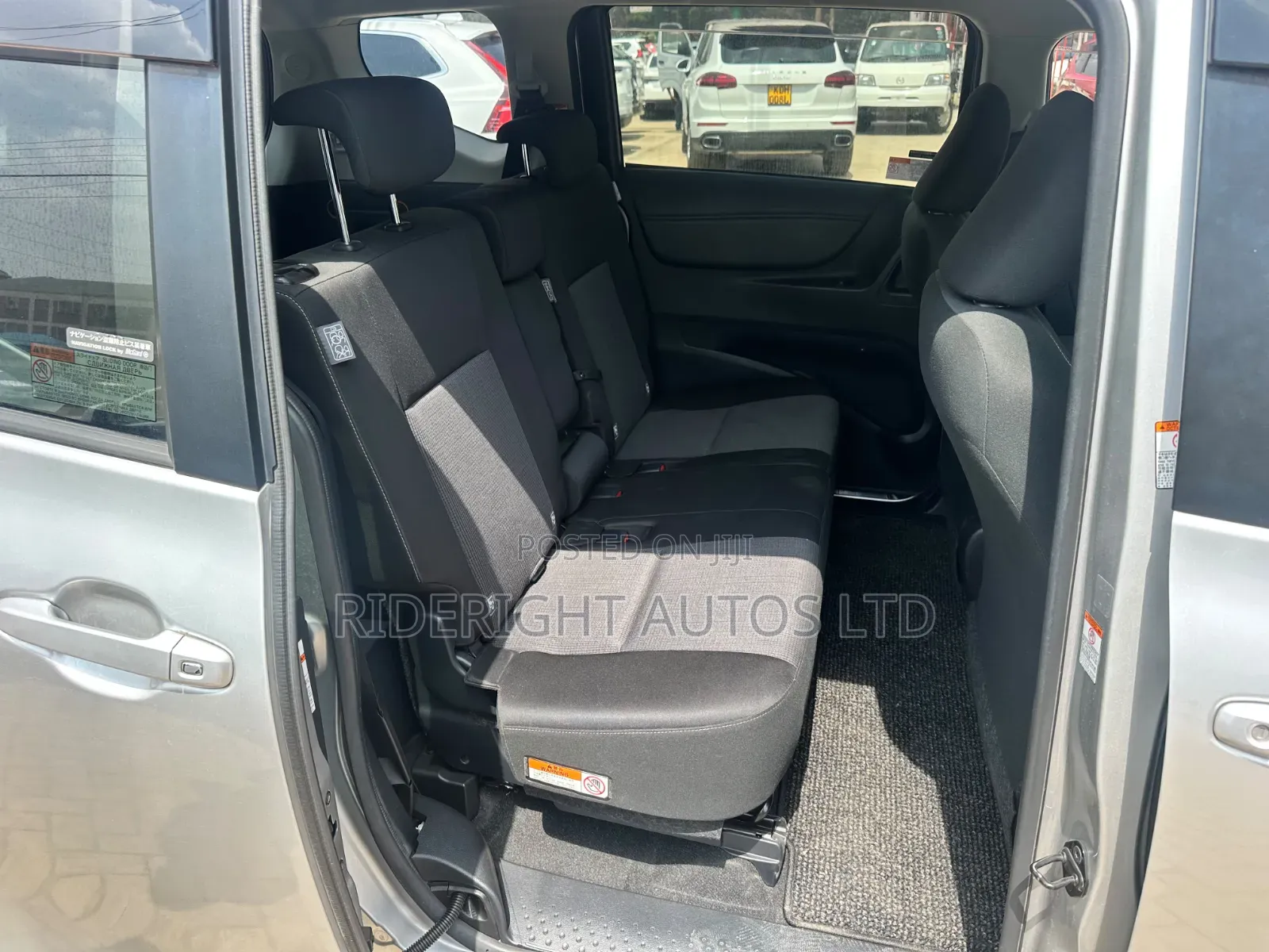 Toyota Sienta 2019 Silver