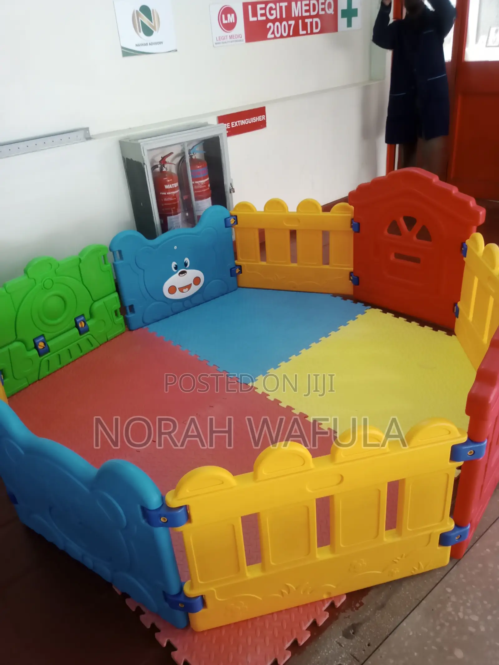 Kids Plastic Playpen With Soft Foam Mats – Excellent Condition