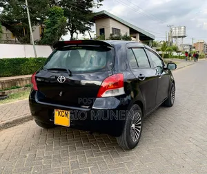 Toyota Vitz 1.3 FWD 5dr 2010 Black
