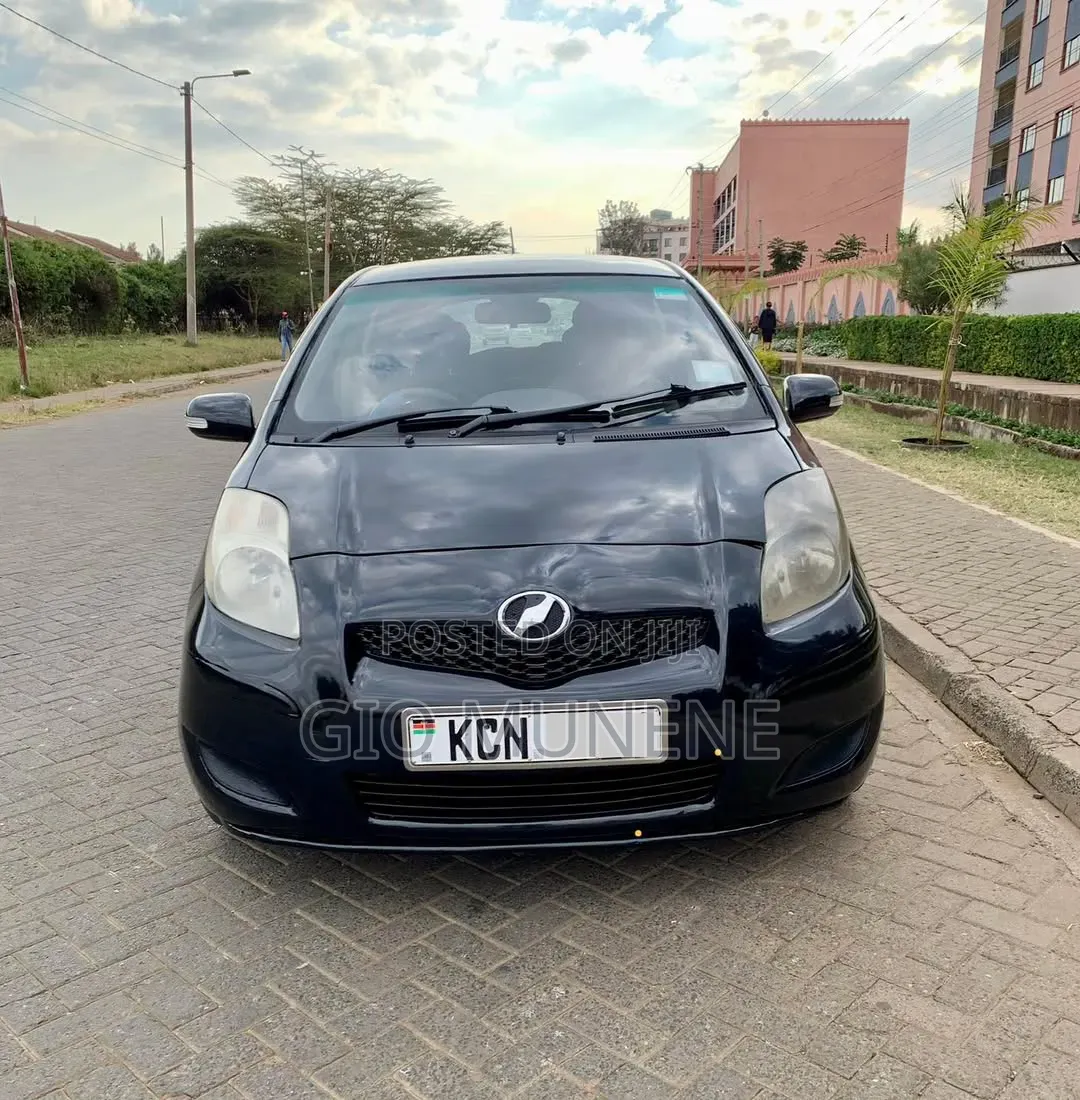 Toyota Vitz 1.3 FWD 5dr 2010 Black