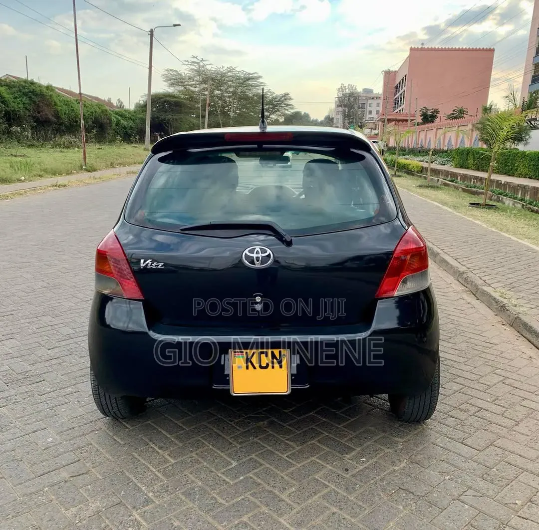 Toyota Vitz 1.3 FWD 5dr 2010 Black