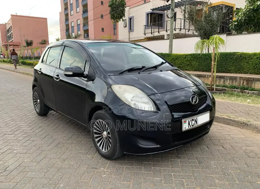 Toyota Vitz 1.3 FWD 5dr 2010 Black