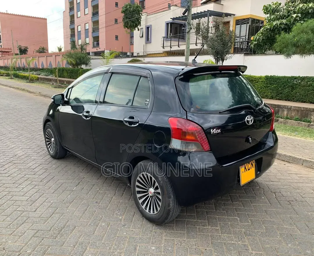 Toyota Vitz 1.3 FWD 5dr 2010 Black
