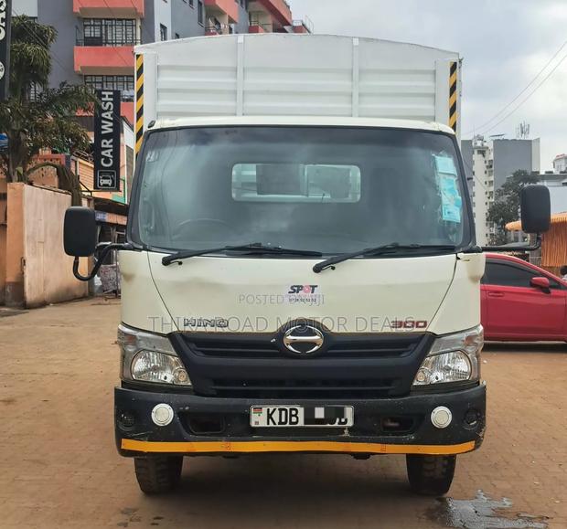 HINO 300 Local - main view