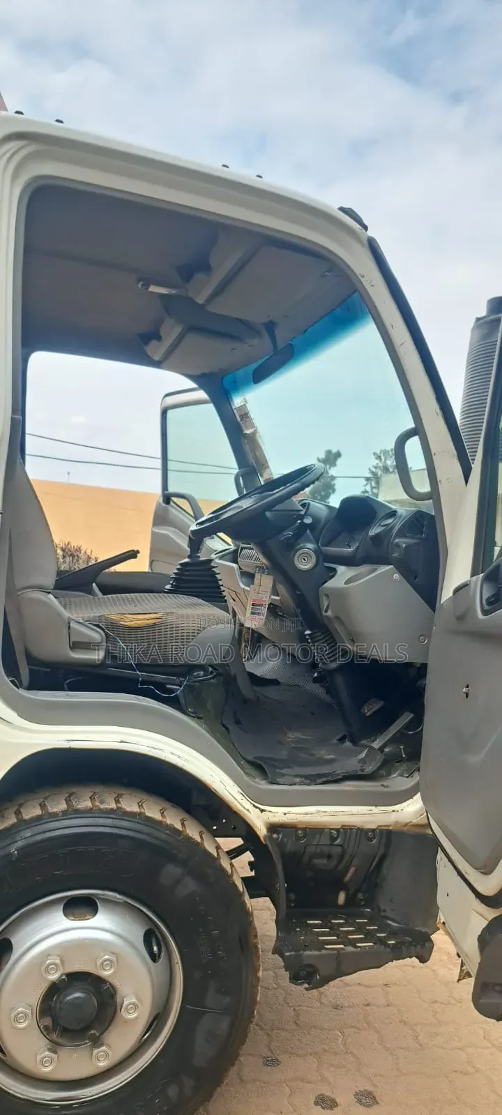 HINO 300 Local
