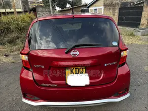 Nissan Note 2017 Red