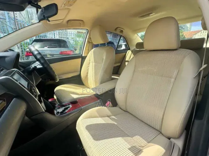 Toyota Premio 2019 Off white