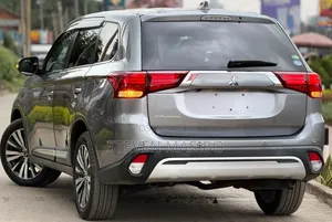 Mitsubishi Outlander 2019 Silver