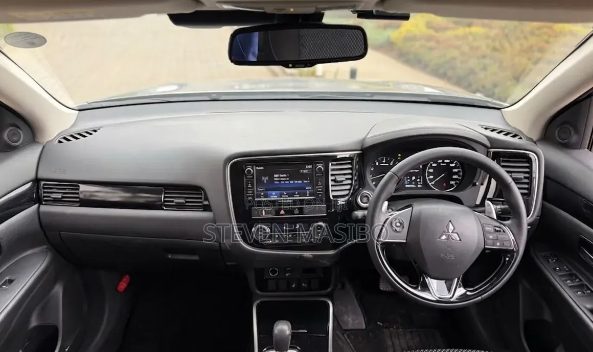 Mitsubishi Outlander 2019 Silver
