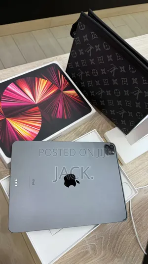 Apple iPad Pro 12.9 (2022) 128 GB Gray