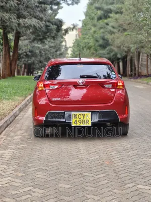 Toyota Auris 2014 Red