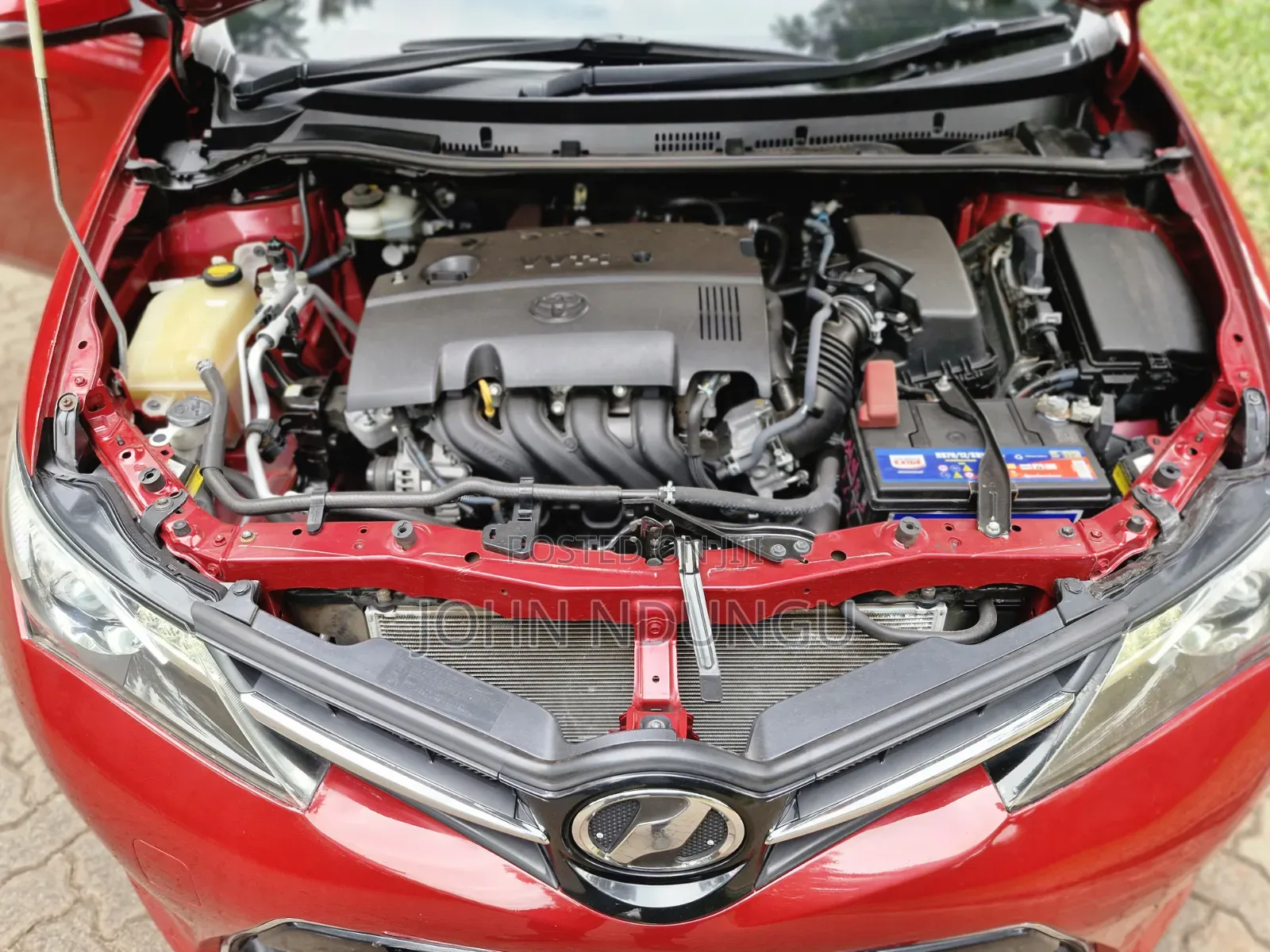 Toyota Auris 2014 Red