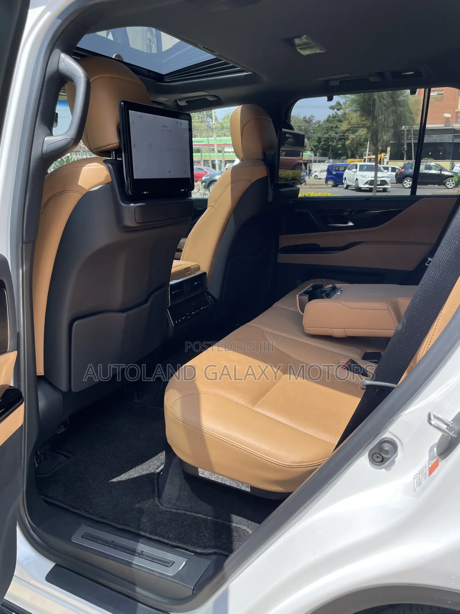 Lexus LX 600 2022 White