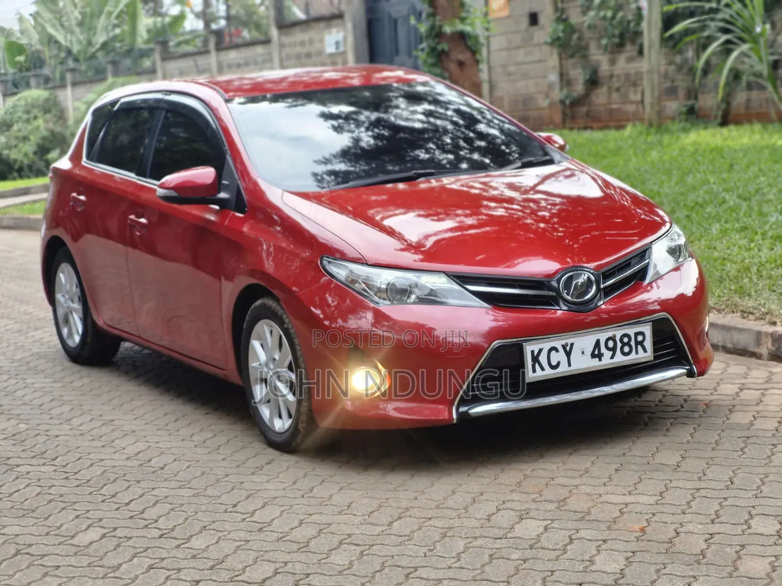 Toyota Auris 2014 Red
