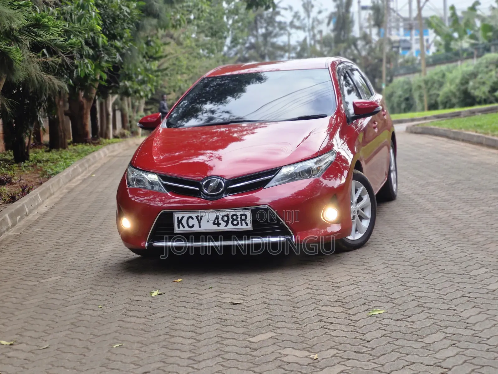 Toyota Auris 2014 Red