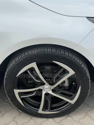 Toyota Corolla 2019 White