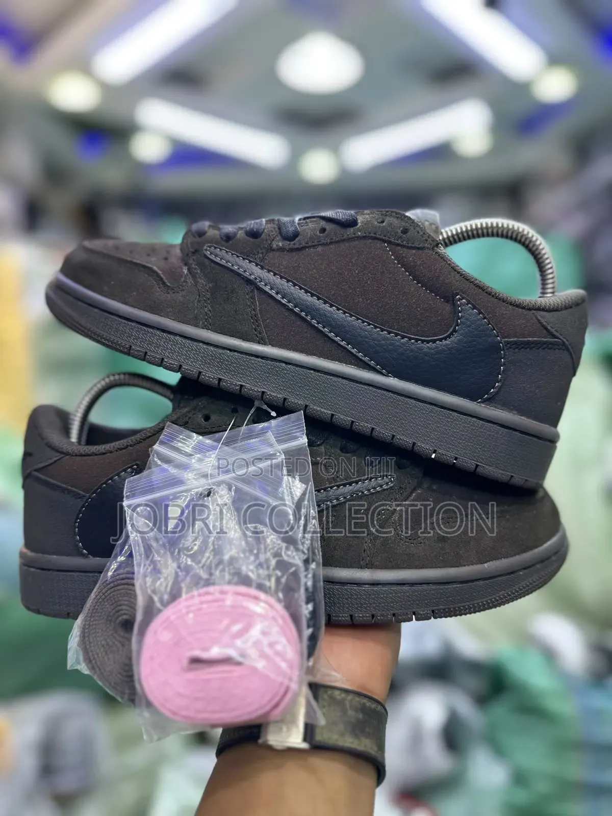 Nike Air Jordan 1 Travis Scott ”Velvet Brown “
Sneakers
